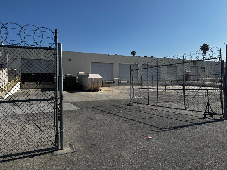 20222-20238 Plummer St, Chatsworth, CA à louer - Photo de l’immeuble – Image 3 sur 4