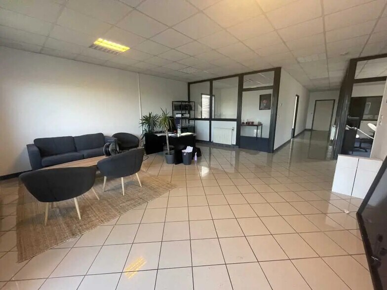 Bureau dans Tillé à louer - Photo de l’immeuble – Image 1 sur 9