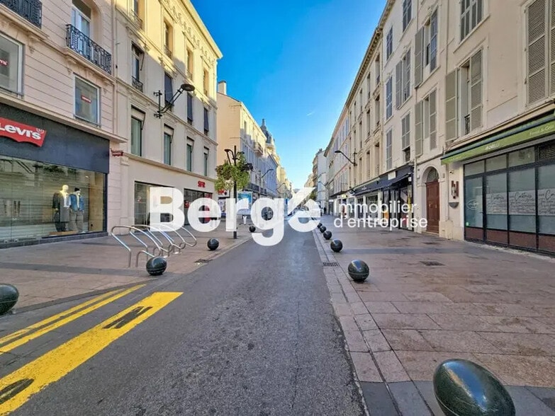 Local commercial dans Cannes à louer - Photo de l’immeuble – Image 3 sur 4
