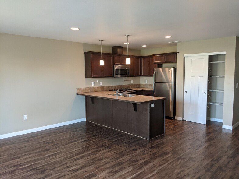 804 E Oregon Ave, Hermiston, OR à vendre - Photo de l’immeuble – Image 3 sur 6