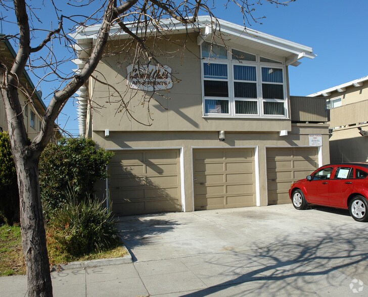 735 & 739 North Amphlett Boulevard portefeuille de 2 biens à vendre sur LoopNet.fr - Photo principale – Image 1 sur 2