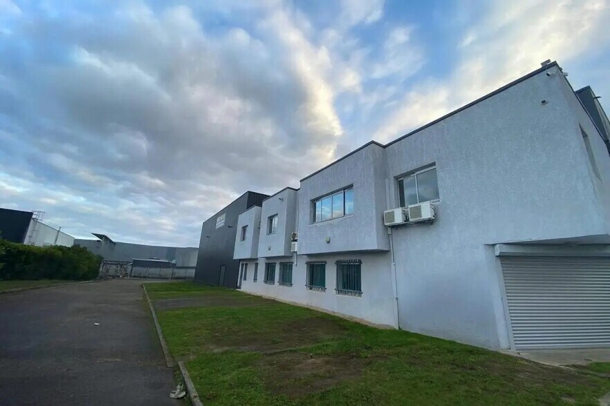 Bureau dans Genas à louer - Photo de l’immeuble – Image 2 sur 6