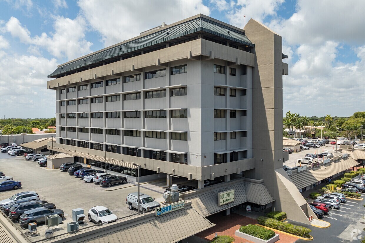 7700 N Kendall Dr, Miami, FL à louer Photo de l’immeuble– Image 1 sur 2