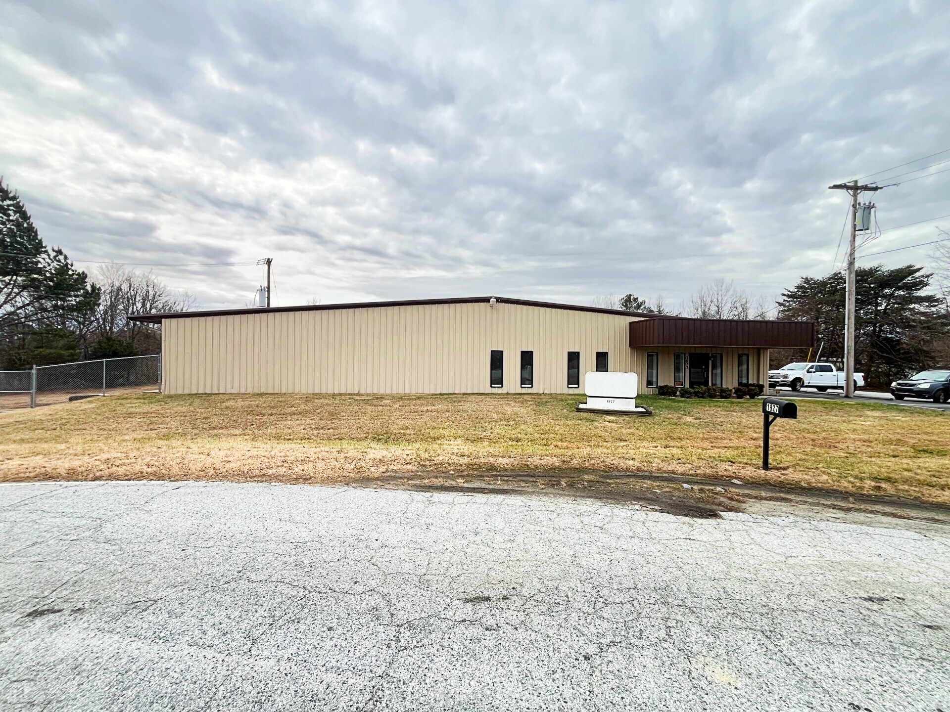 1927 Baker Rd, High Point, NC à louer Photo principale– Image 1 sur 8