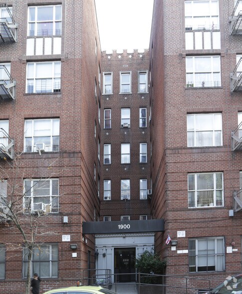 1900 Belmont Ave, Bronx, NY à vendre - Photo de l’immeuble – Image 3 sur 5