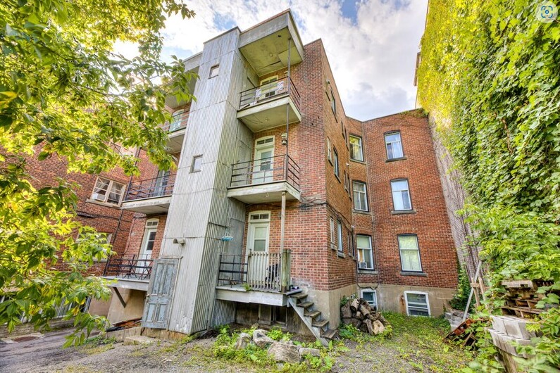 Edouard-Montpetit revenue properties portefeuille de 3 biens à vendre sur LoopNet.fr - Photo de l’immeuble – Image 3 sur 11