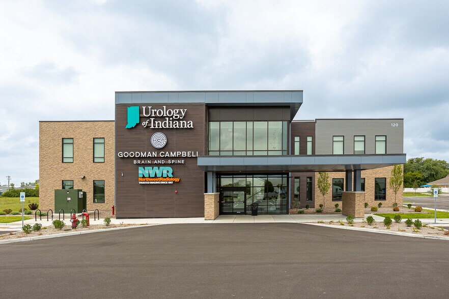 120 Avon Marketplace, Avon, IN à louer - Photo de l’immeuble – Image 1 sur 8