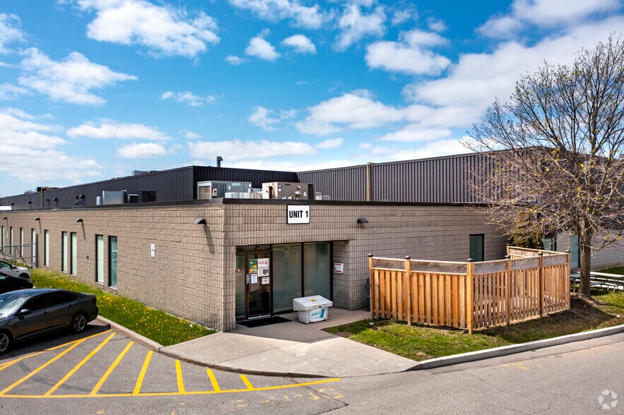 800 Tapscott Rd, Toronto, ON à louer - Photo principale – Image 1 sur 4