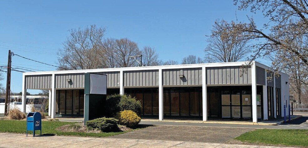123 E Main St, Plainville, CT à vendre - Photo de l’immeuble – Image 1 sur 2