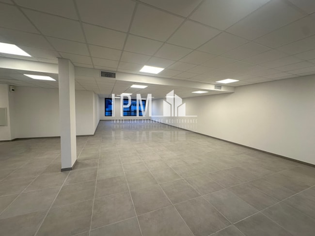 Plus de détails pour 53 Chemin De Beaudinard Aux Solans, 13400 Aubagne, Aubagne - Bureau à vendre
