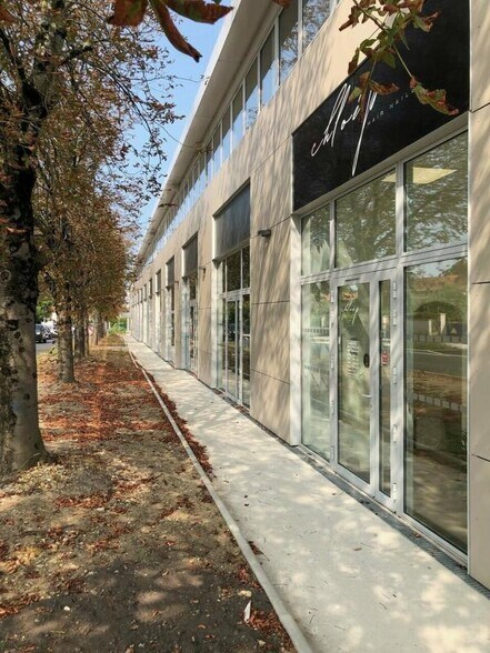 Local commercial dans Carbon-Blanc à vendre - Photo de l’immeuble – Image 3 sur 5