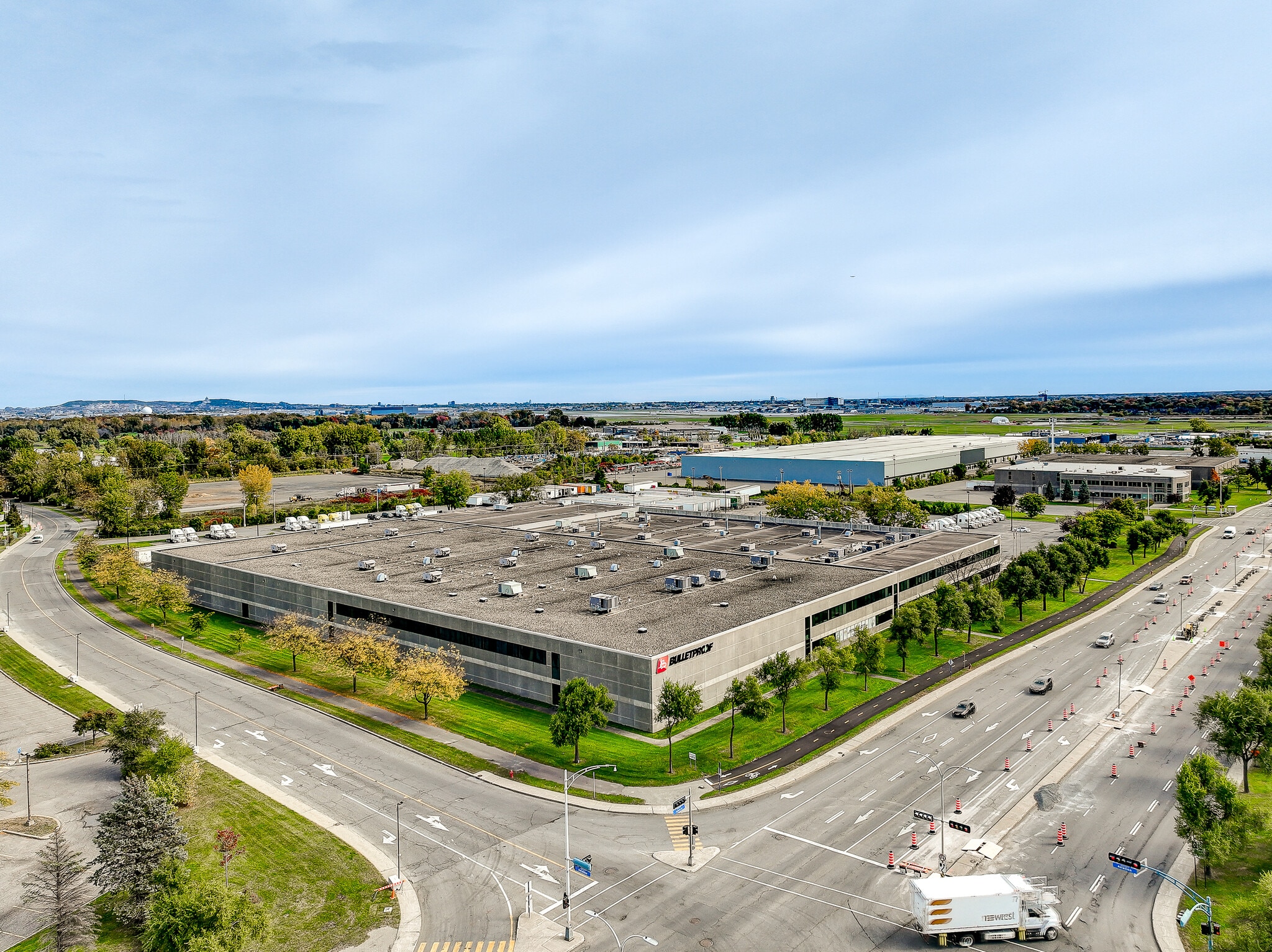 2001 Boul Des Sources, Pointe-claire, QC à louer Photo principale– Image 1 sur 9