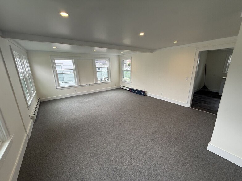 128 N Ocean Ave, Patchogue, NY à louer - Photo intérieure – Image 3 sur 6