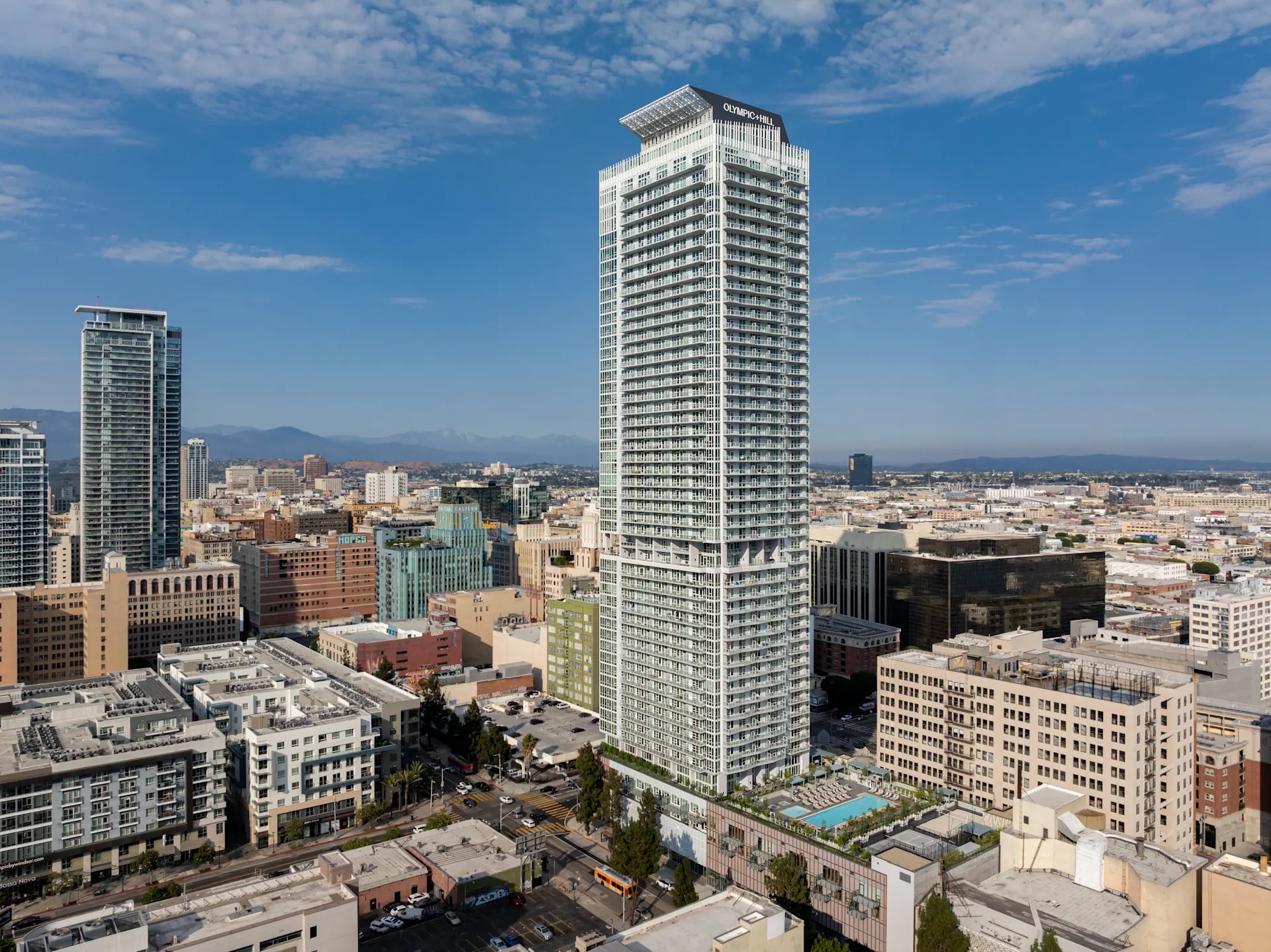 230 W Olympic Blvd, Los Angeles, CA à louer Photo principale– Image 1 sur 7