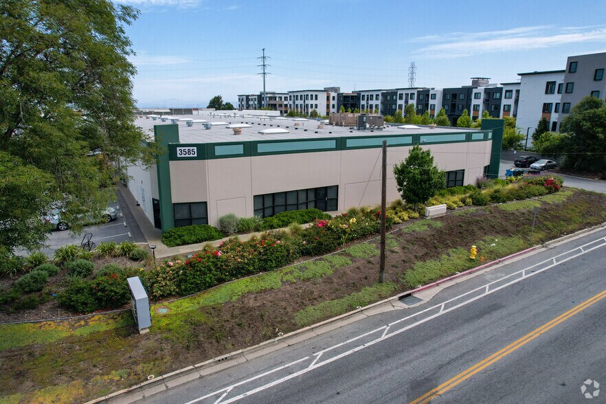 3585 Haven Ave, Menlo Park, CA à louer - Photo de l’immeuble – Image 3 sur 3