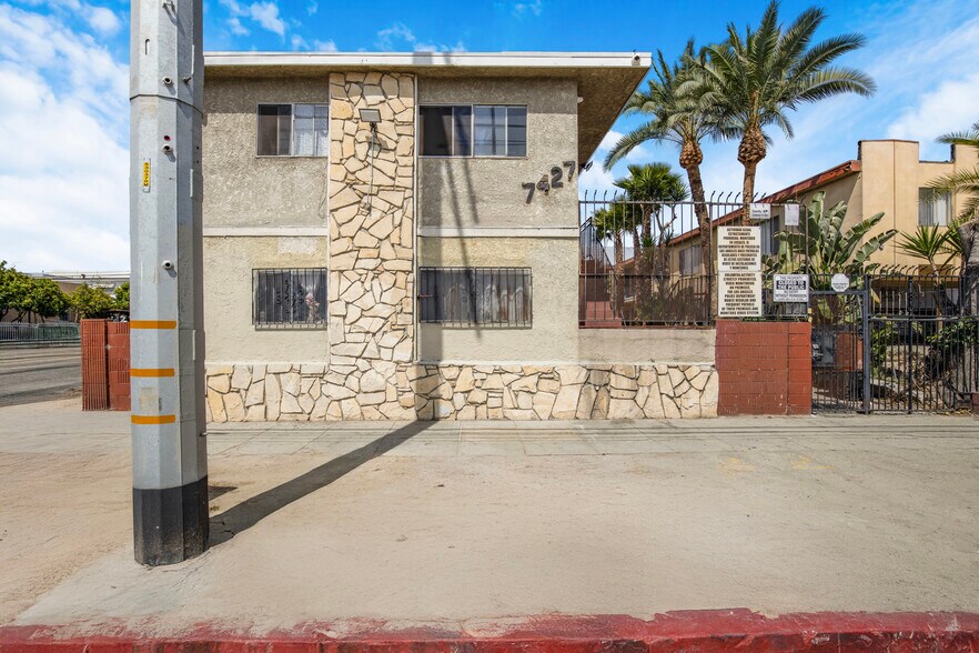 7427 S Figueroa St, Los Angeles, CA à vendre - Photo de l’immeuble – Image 2 sur 23