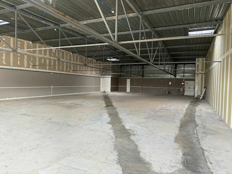 Local commercial dans Barentin à louer - Photo intérieure – Image 1 sur 3