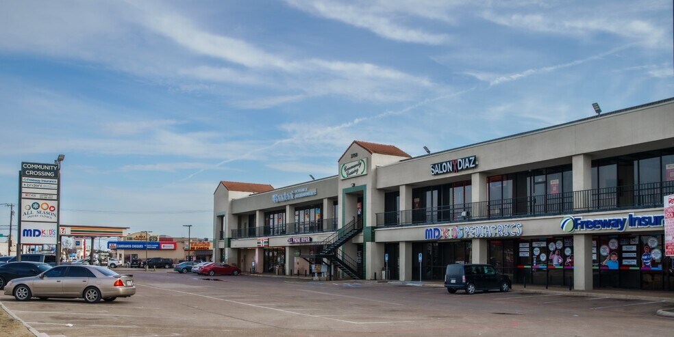 2750 W Northwest Hwy, Dallas, TX à louer - Photo de l’immeuble – Image 3 sur 3