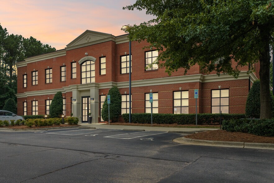 720 Corporate Center Dr, Raleigh, NC à vendre - Photo de l’immeuble – Image 1 sur 6
