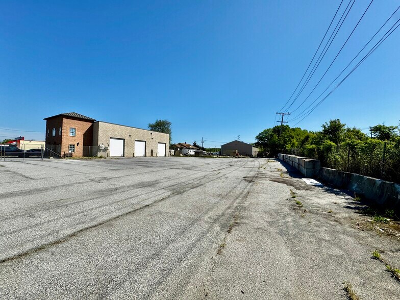 4214 North Point Blvd, Dundalk, MD à louer - Photo de l’immeuble – Image 3 sur 27