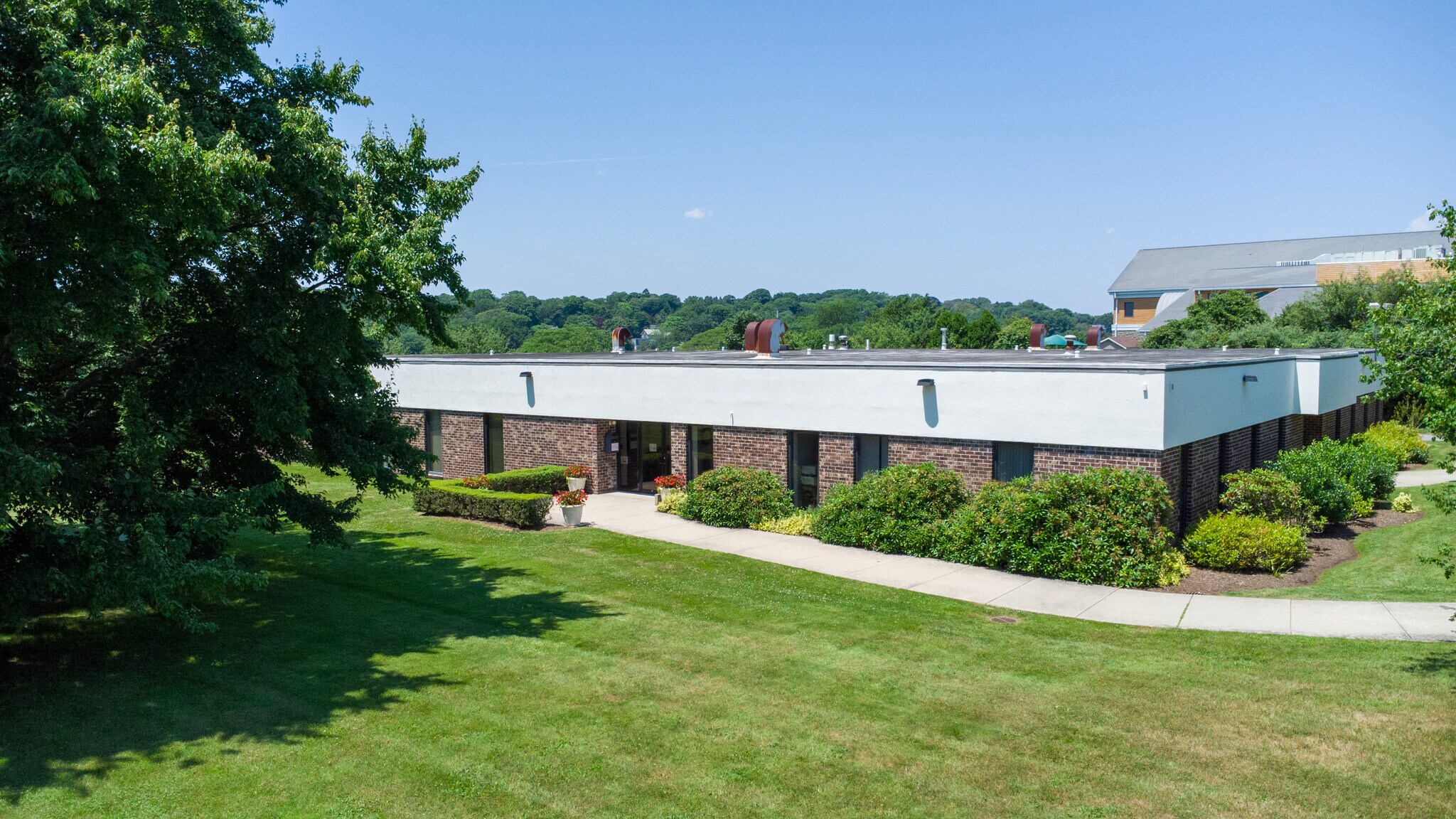 97 John Clarke Rd, Middletown, RI à vendre Photo de l’immeuble– Image 1 sur 24