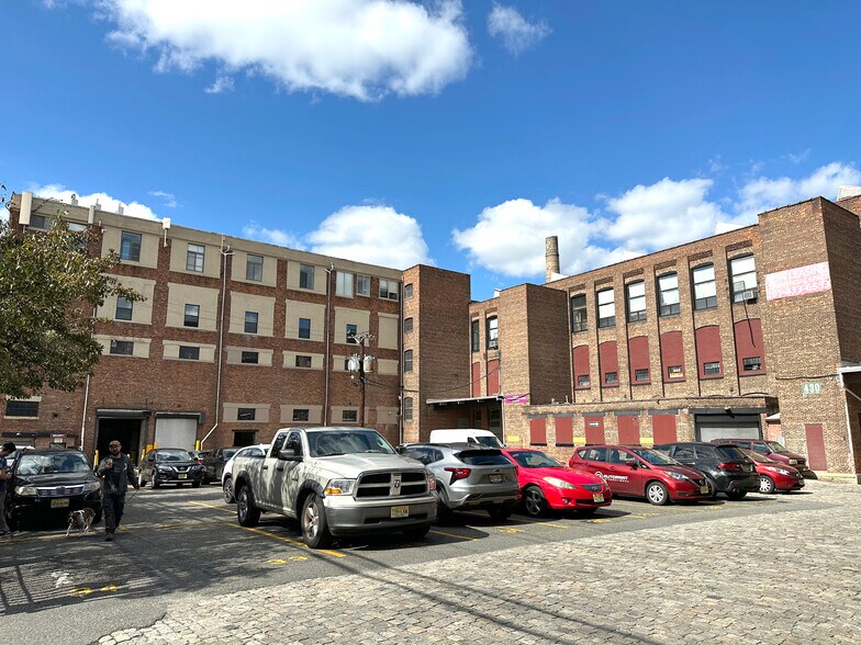 430 Communipaw Ave, Jersey City, NJ à louer - Photo de l’immeuble – Image 2 sur 8