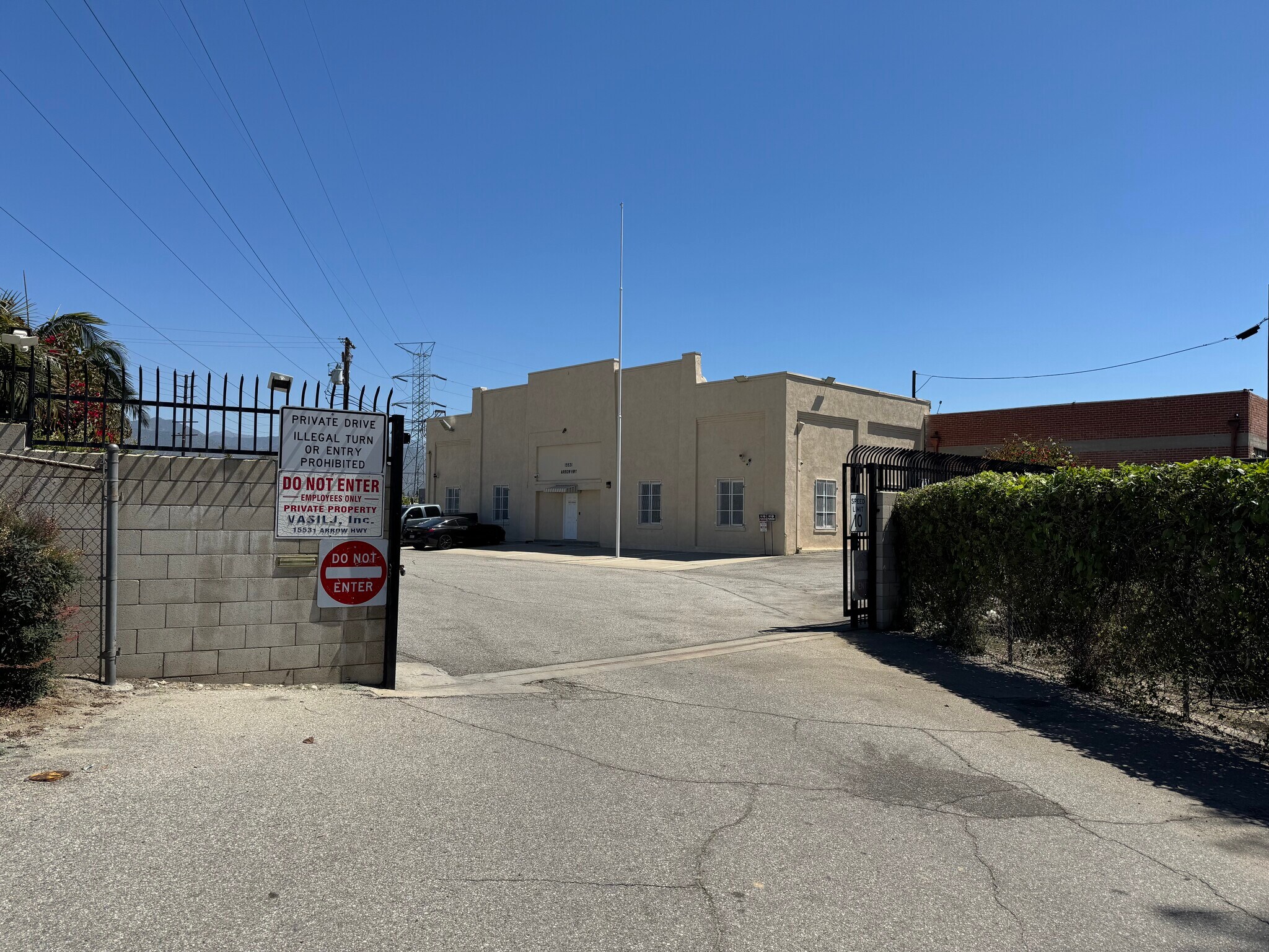 15531 Arrow Hwy, Irwindale, CA à vendre Photo de l’immeuble– Image 1 sur 11