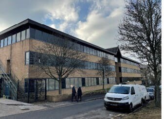 1 Elstree Way, Borehamwood à louer - Photo de l’immeuble – Image 2 sur 6