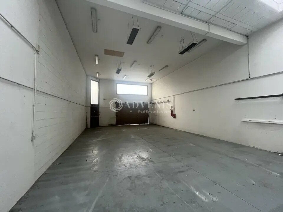 Local d’activités dans Voisins-le-Bretonneux à louer Photo de l’immeuble– Image 1 sur 6