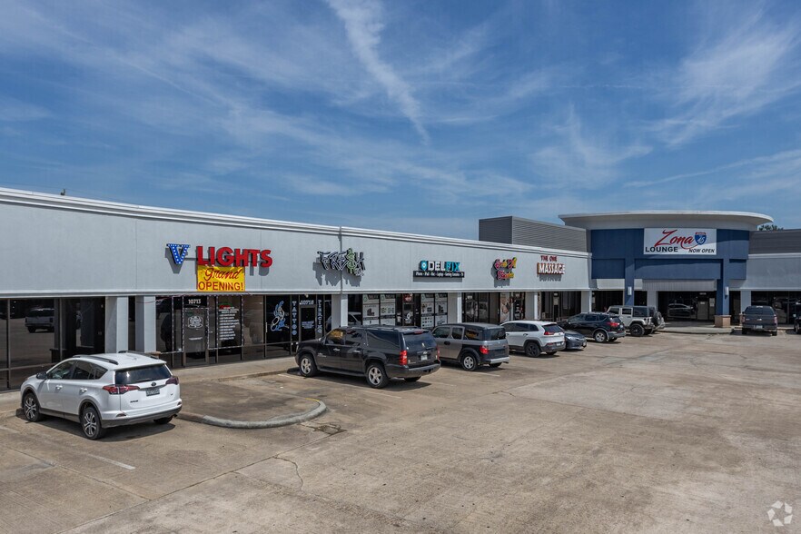 10703-10765 Gulf Fwy, Houston, TX à louer - Photo de l’immeuble – Image 3 sur 8