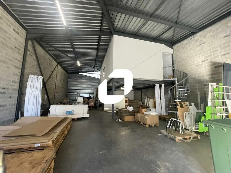 Local d’activités dans Le Taillan-Médoc à louer - Photo de l’immeuble – Image 3 sur 7