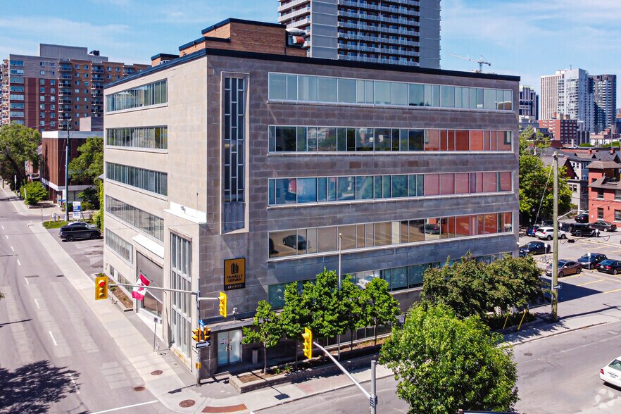 359 Kent St, Ottawa, ON à louer - Photo de l’immeuble – Image 2 sur 21