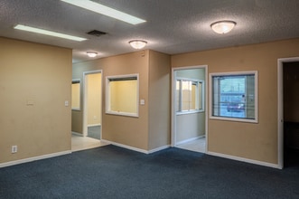 6941 Commerce Ave, El Paso, TX à vendre Photo intérieure– Image 1 sur 7