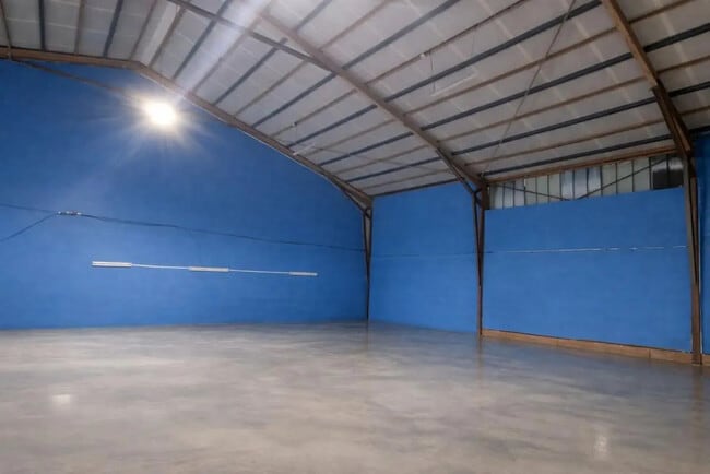 Plus de détails pour Local d’activités à vendre