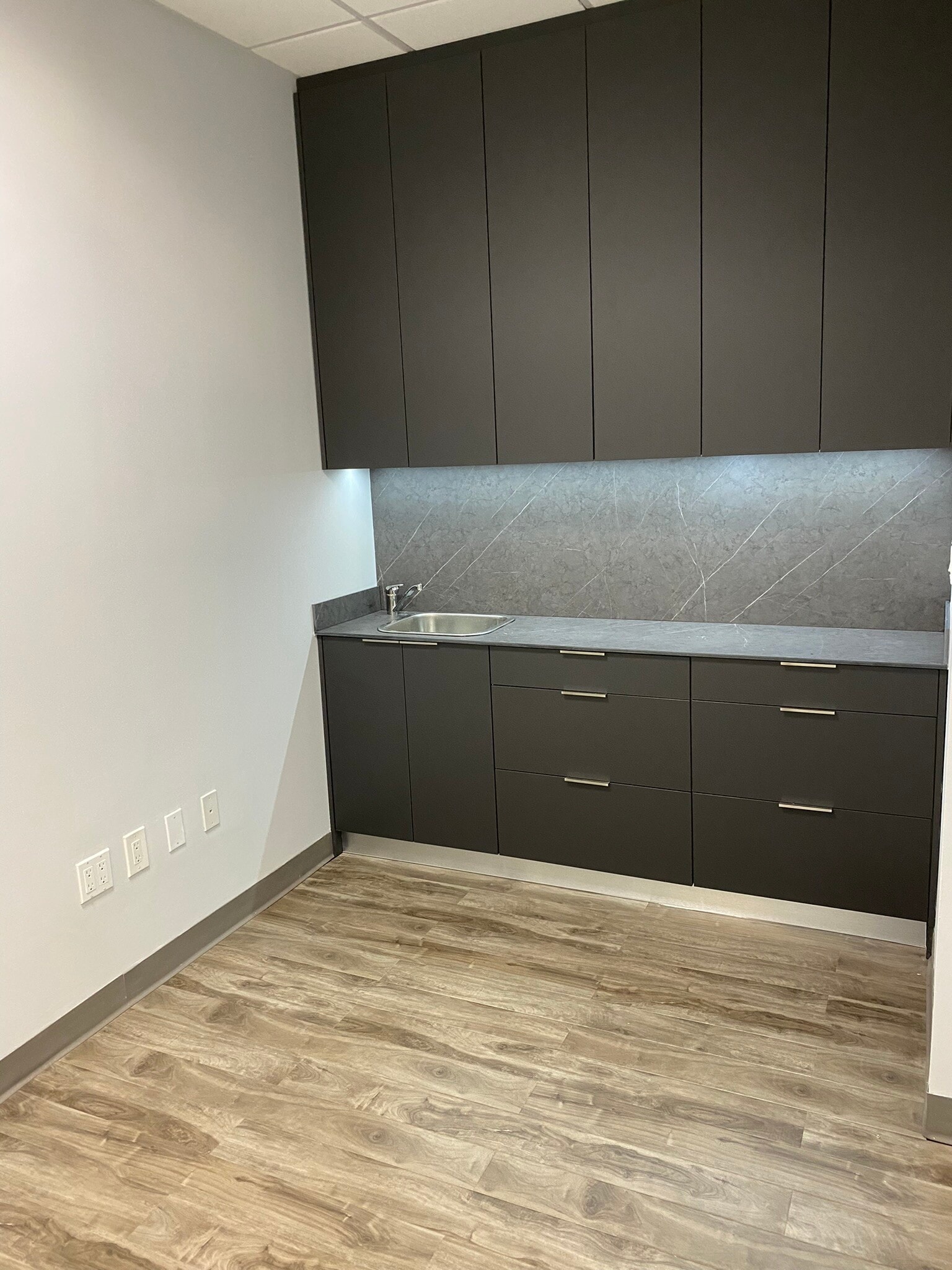 3363 NE 163rd St, North Miami Beach, FL à louer Photo de l’immeuble– Image 1 sur 4