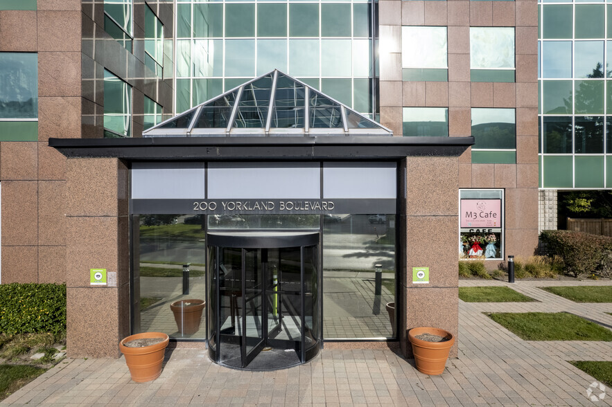 200 Yorkland Blvd, Toronto, ON à louer - Photo de l’immeuble – Image 2 sur 4