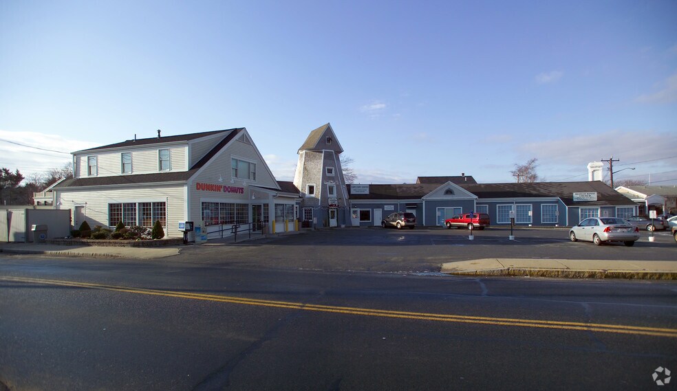 621-631 Main St, Hyannis, MA à louer - Photo de l’immeuble – Image 2 sur 5