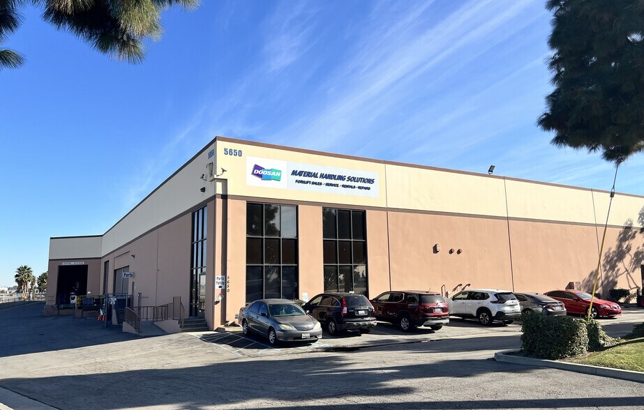 5650 Knott Ave, Buena Park, CA à louer - Photo de l’immeuble – Image 1 sur 4