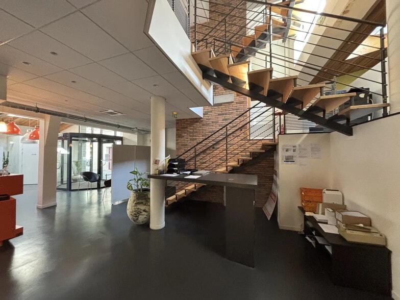 Bureau dans Annecy à vendre - Hall d’entrée – Image 3 sur 7