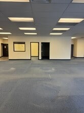 4950-5020 W Dempster St, Skokie, IL à louer Photo intérieure– Image 2 sur 9