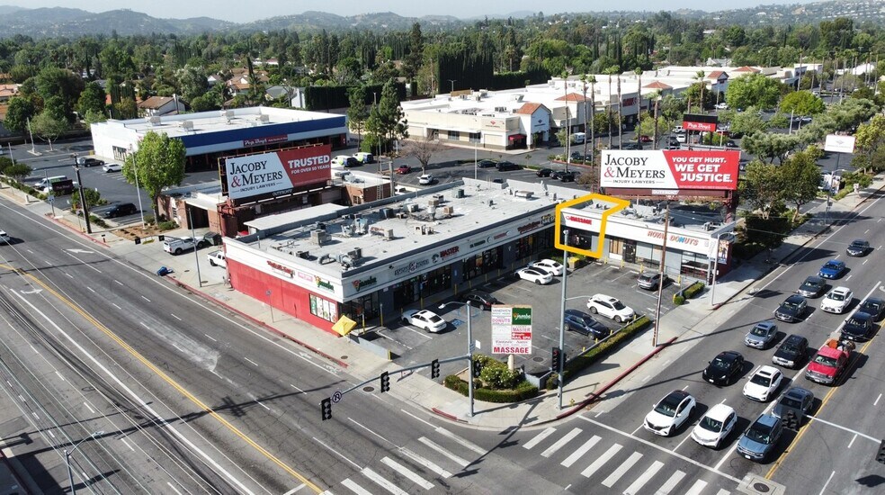 22800-22814 Victory Blvd, Woodland Hills, CA à louer - Photo de l’immeuble – Image 2 sur 22