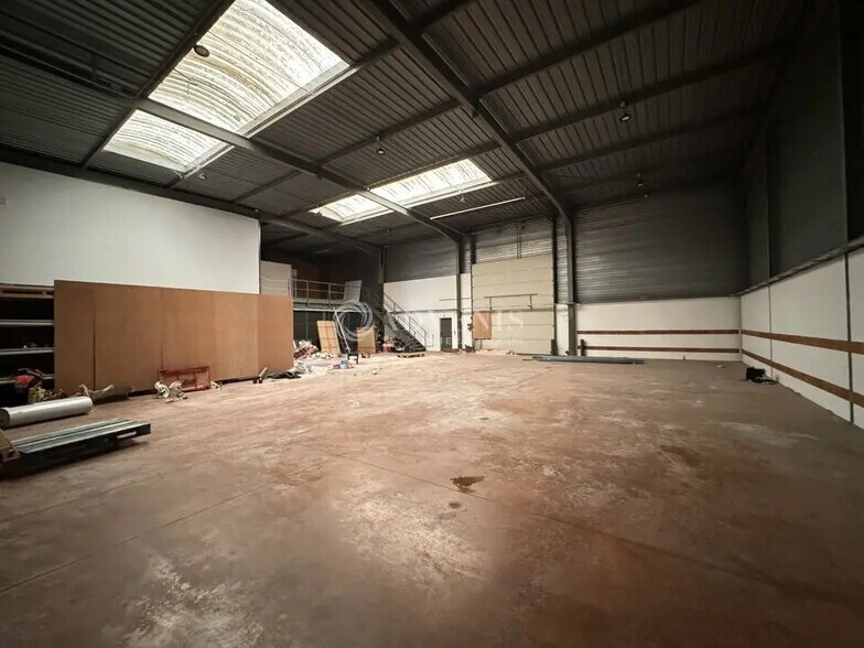 Local d’activités dans Gretz-Armainvilliers à louer - Photo de l’immeuble – Image 2 sur 4