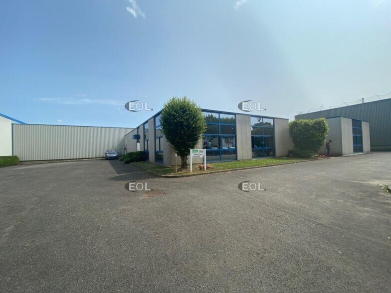 Local d’activités dans Saint-Pierre-du-Perray à louer - Photo de l’immeuble – Image 3 sur 24