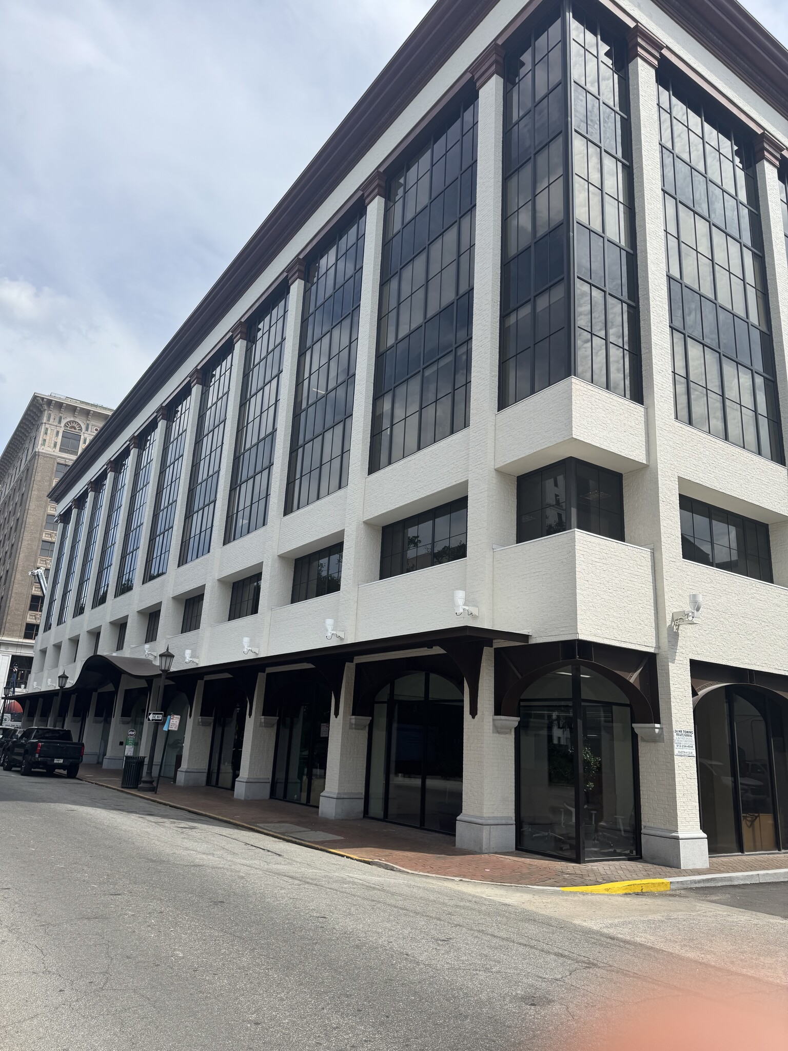 33 Bull St, Savannah, GA à louer Photo intérieure– Image 1 sur 4
