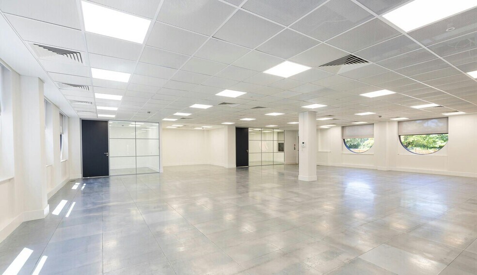 27-41 Church St W, Woking à louer - Photo de l’immeuble – Image 3 sur 23