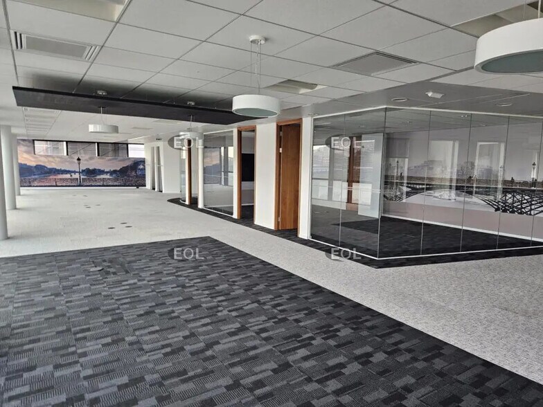 Bureau dans Ivry-sur-Seine à louer - Photo de l’immeuble – Image 2 sur 32