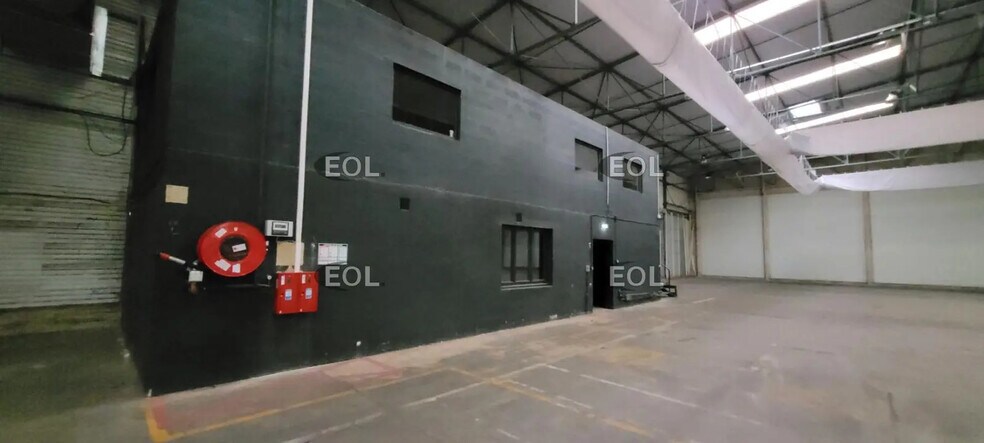 Industriel/Logistique dans à louer - Photo de l’immeuble – Image 3 sur 5