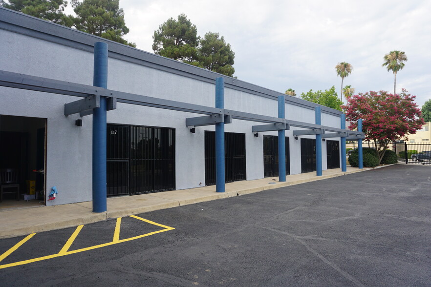 4508 N Sierra Way, San Bernardino, CA à louer - Photo de l’immeuble – Image 1 sur 47