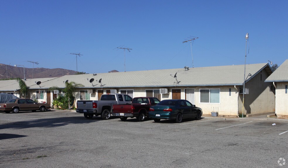 3859 Stobbs Way, Jurupa Valley, CA à louer - Photo de l’immeuble – Image 3 sur 4
