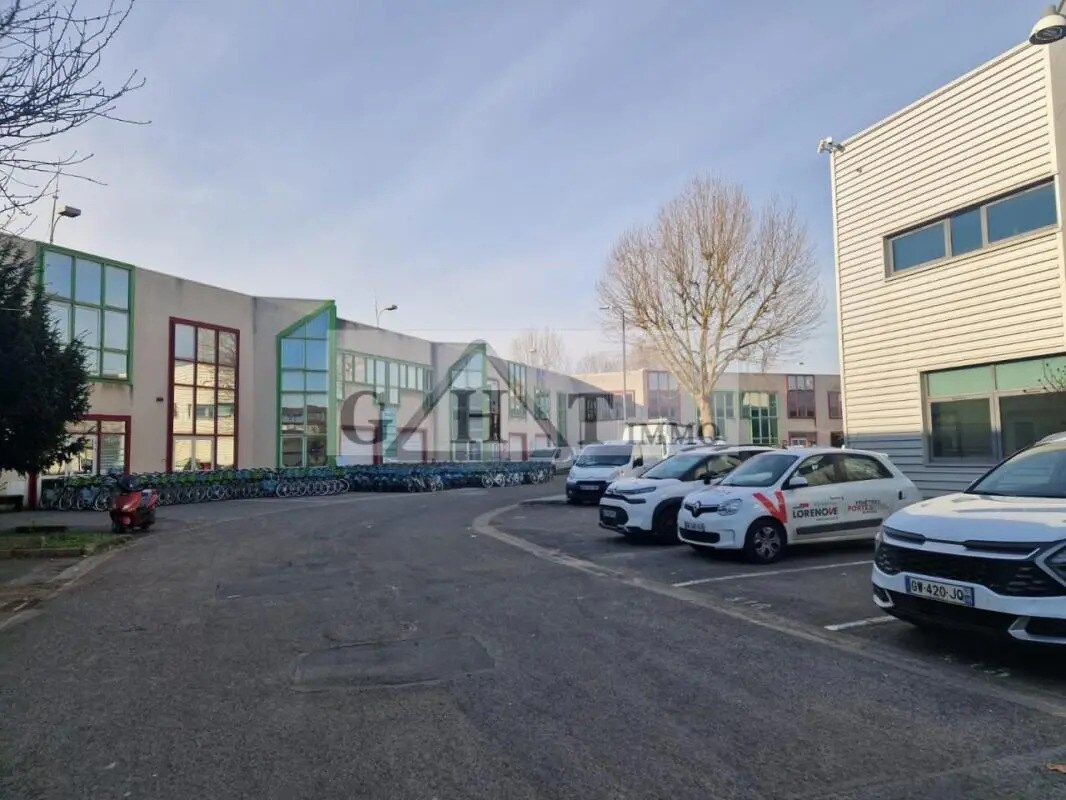 Local commercial dans Ivry-sur-Seine à louer Photo de l’immeuble– Image 1 sur 7